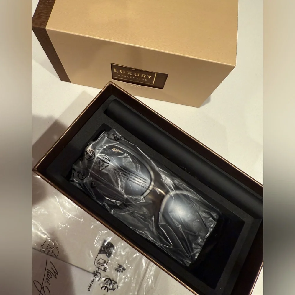 MAUI JIM Violet Lake Luxury Sunglasses (Black with Gold) - Picture 5 of 6